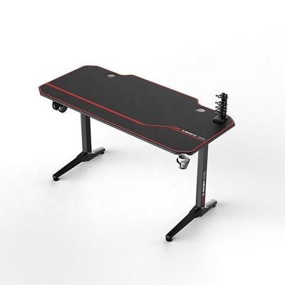 Bureau de jeux de bureau avec autre matériel de surface et emballage du courrier
