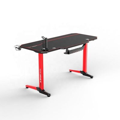 Bureau de jeux de bureau avec autre matériel de surface et emballage du courrier