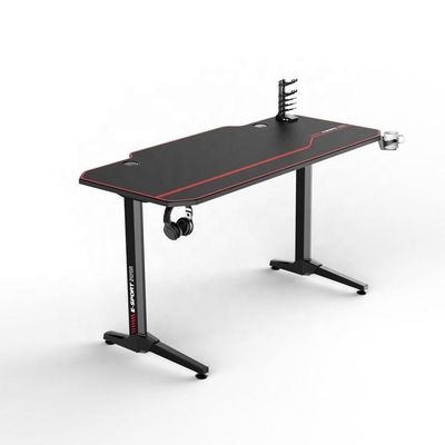 Bureau de jeux de bureau avec autre matériel de surface et emballage du courrier