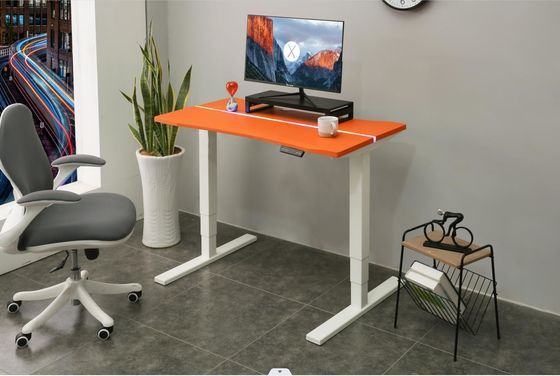 Bureau de bureau réglable en hauteur avec matériau de surface de panneau E1 PB et conception ergonomique