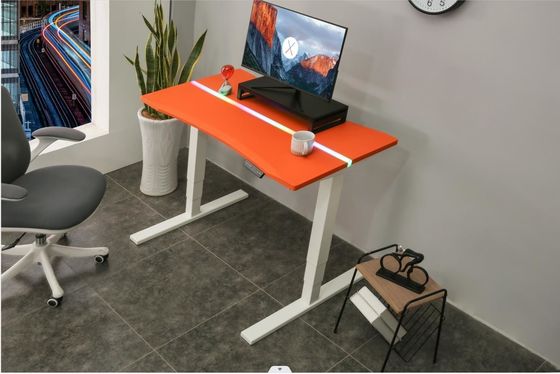 Bureau de bureau réglable en hauteur avec matériau de surface de panneau E1 PB et conception ergonomique