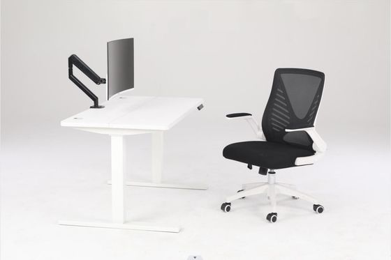 Bureau de bureau réglable en hauteur avec matériau de surface de panneau E1 PB et conception ergonomique