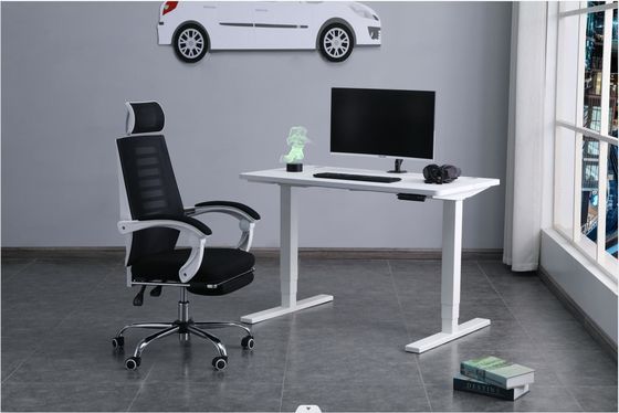 Bureau de bureau réglable en hauteur avec matériau de surface de panneau E1 PB et conception ergonomique