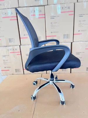 Chaise de bureau rotative ergonomique moderne à base d'argent pour améliorer l'efficacité du travail
