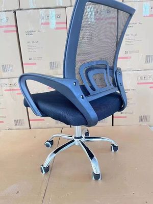 Chaise de bureau rotative ergonomique moderne à base d'argent pour améliorer l'efficacité du travail