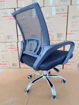 Chaise de bureau rotative ergonomique moderne à base d'argent pour améliorer l'efficacité du travail