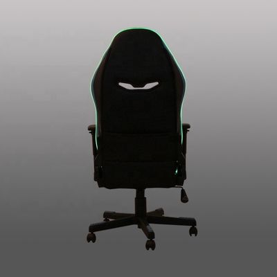 Améliorez votre jeu avec une chaise de style exécutif et un repose-pieds en cuir synthétique
