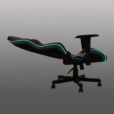 Améliorez votre jeu avec une chaise de style exécutif et un repose-pieds en cuir synthétique