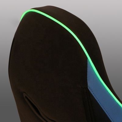 Améliorez votre jeu avec une chaise de style exécutif et un repose-pieds en cuir synthétique