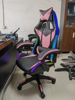 Chaise de jeu RGB avec lumières et haut-parleurs en cuir PU
