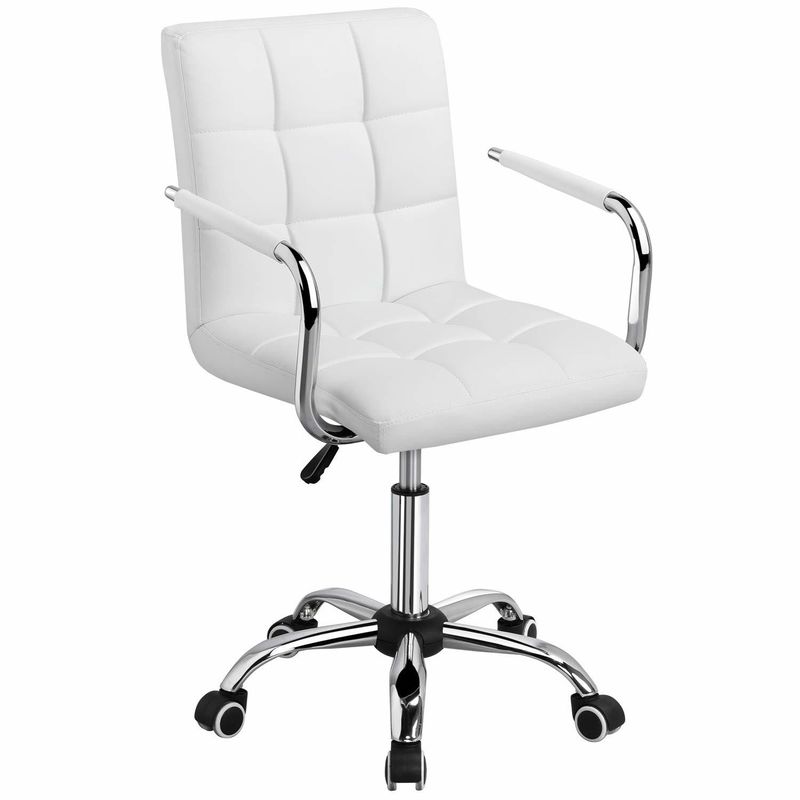 Chaise de bureau en cuir réglable, parfaite pour un environnement de travail moderne et élégant.